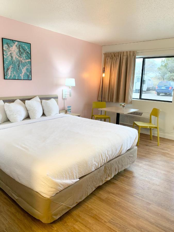 Lulu Hotel 2*